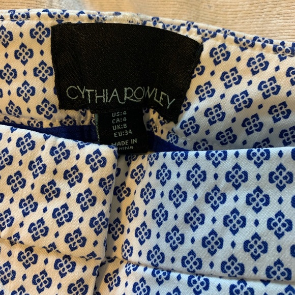 High ankle pants. White with blue pattern. - Picture 3 of 3